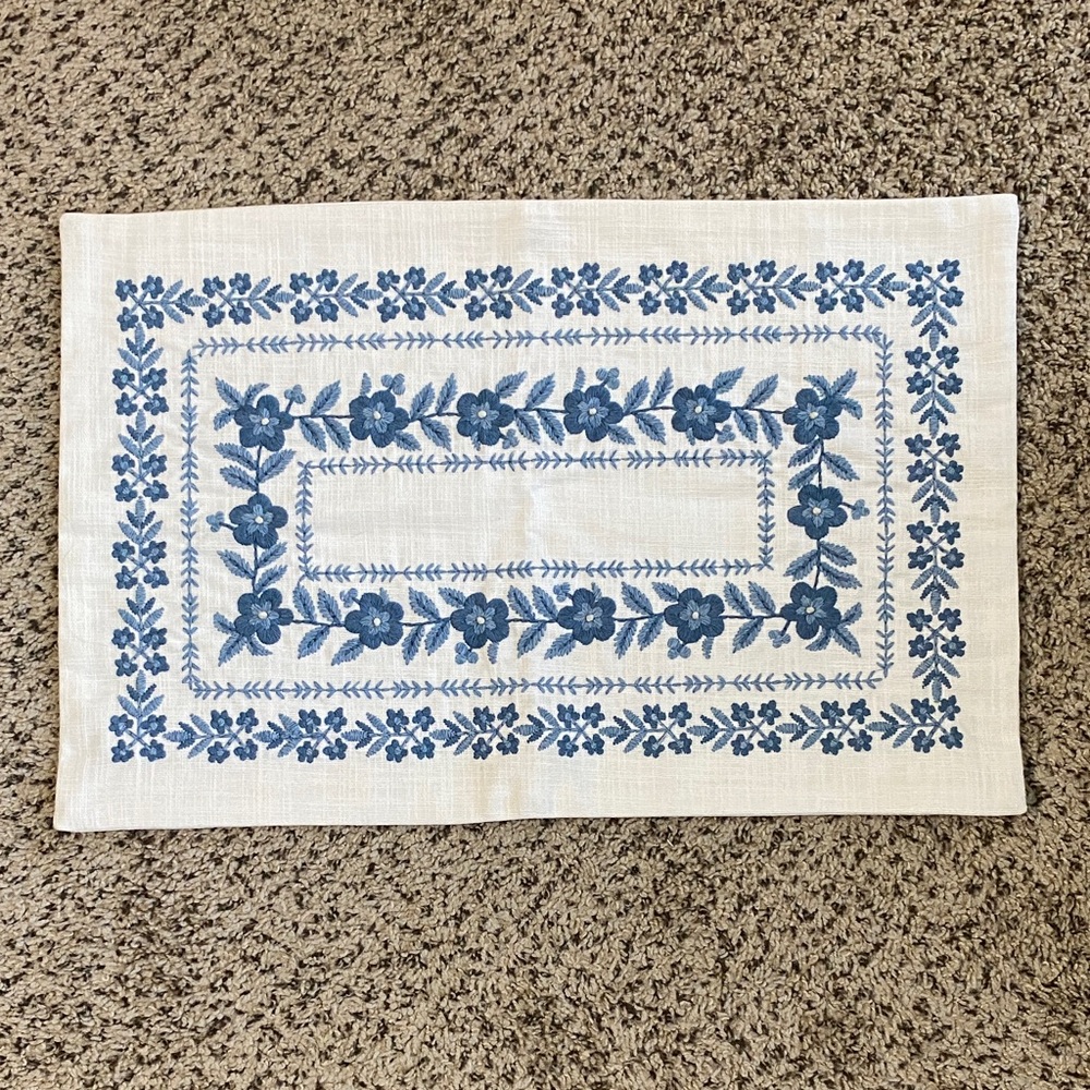 NWOT Southern Living blue embroidered white slub 100% cotton 14”x22” pillow